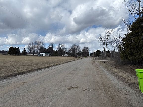 4th image of 6550 N Geneva Rd