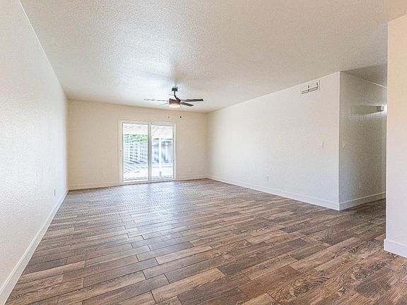 3rd image of 300 Walnut St