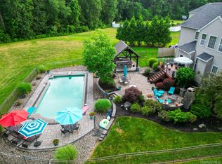 102 Luthien Forest Rd, New Windsor, NY 12553