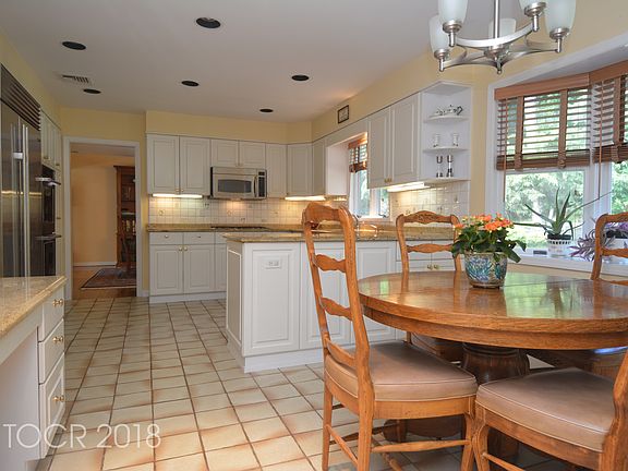 4th image of 68 Carnot Ave