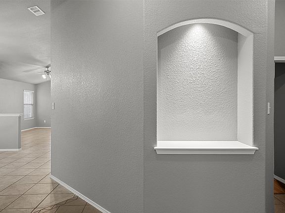 3rd image of 10248 Peony Ln