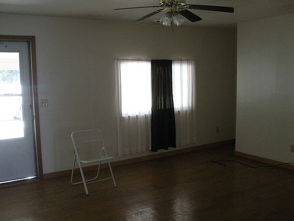4th image of 422 S Maple St