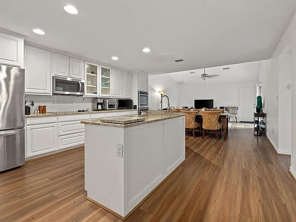 4th image of 6504 Lago Vista Dr