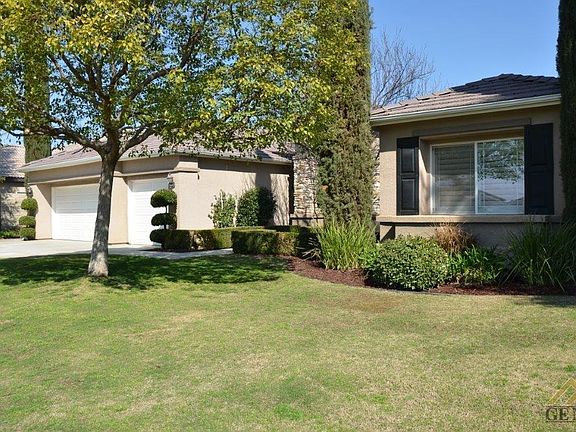 2nd image of 9416 Lake Victoria Dr