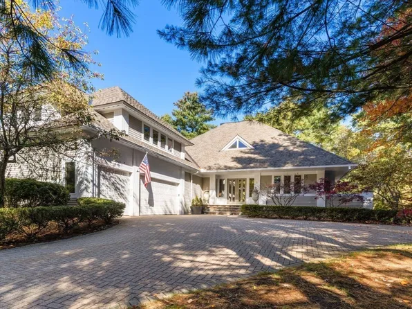 8 Hawk Hill Ln, Ipswich, MA 01938
