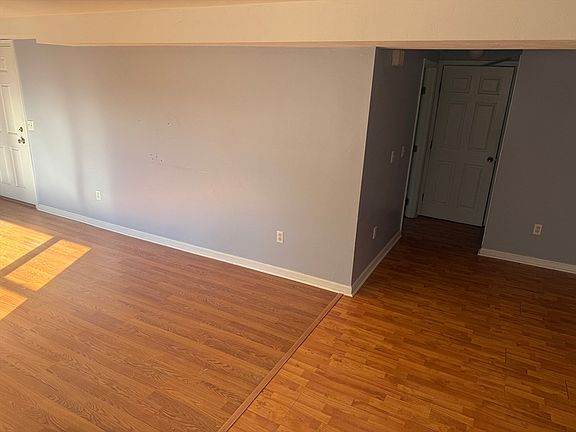 4th image of 13 Simone St #2