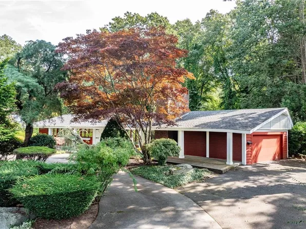 16 E Hill Dr, Cranston, RI 02920