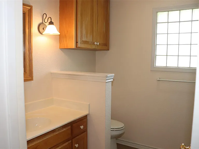 211 Fox Xing — Photo 11