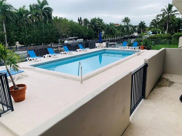 6815 Edgewater Dr APT 105, Coral Gables, FL 33133