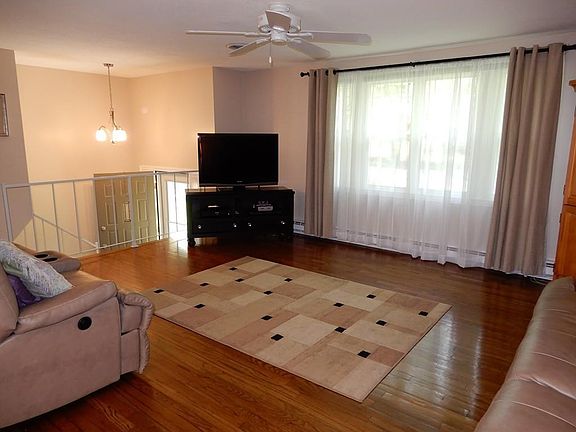 5th image of 26 Walnut St