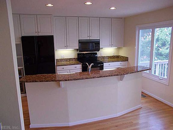 2nd image of 824 Surfside Ave