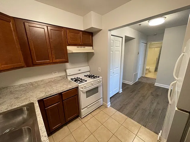 Lynwood Apartments — Photo 2