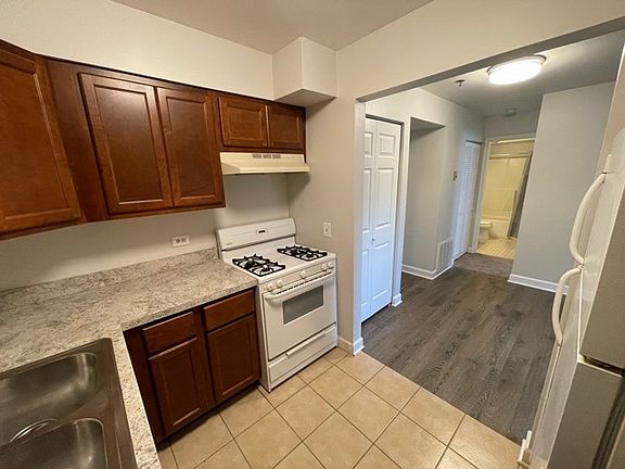 2nd image of 930 W Rollins Rd