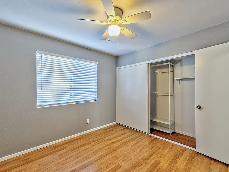 2078 Waverly Cir — Photo 12