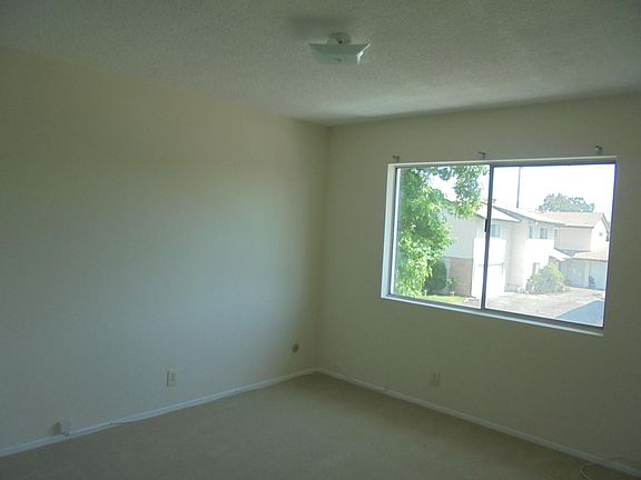 5th image of 3417 Kelburn Ave