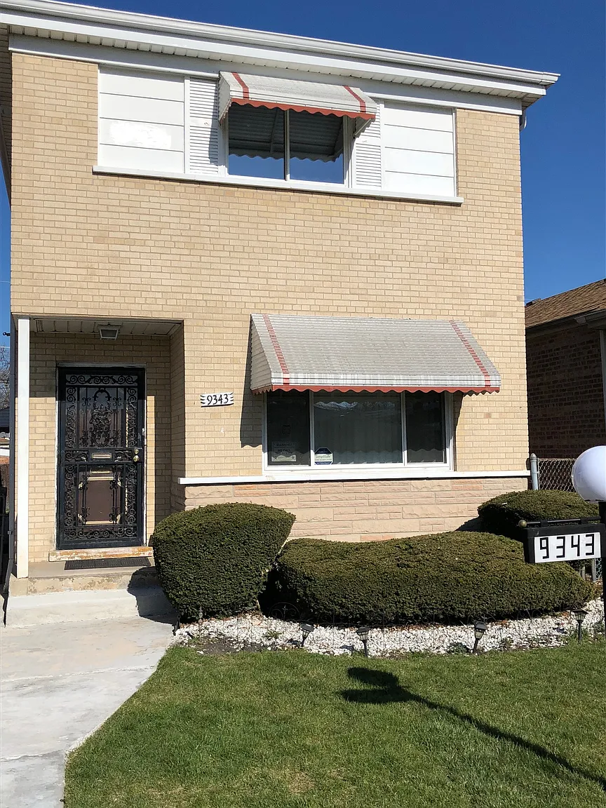 9343 S Parnell Ave photo 1