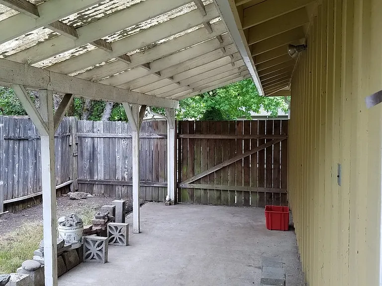 2110 NW 13th St — Photo 9