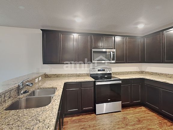 3rd image of 833 Chatham Walk Dr