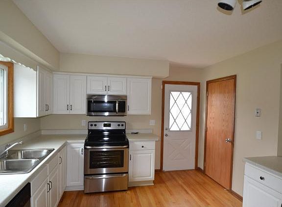 3rd image of 841 Norwood Ave