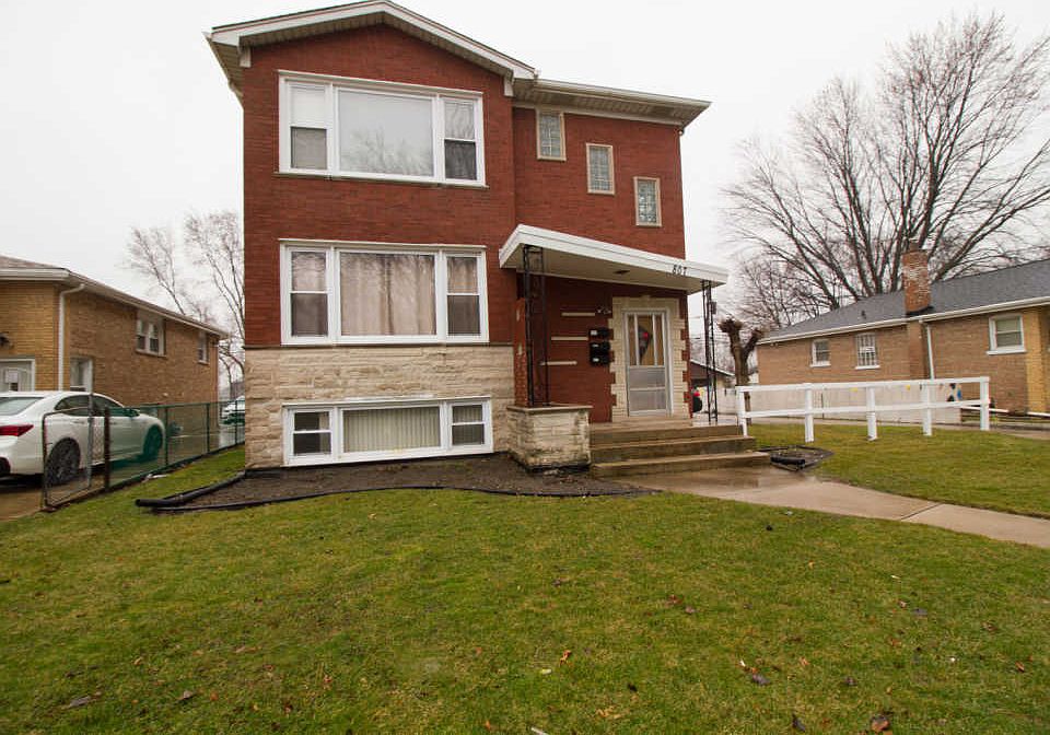 1st image of 726 Sibley Blvd
