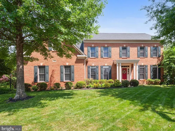 25774 Mayville Ct, Chantilly, VA 20152
