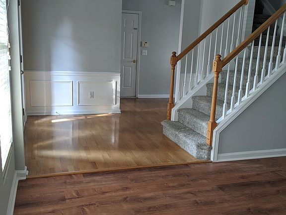 Foyer area w/ stairs leading to 2nd floor