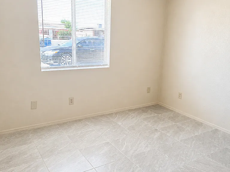 223 E Jefferson St #1-4 — Photo 11