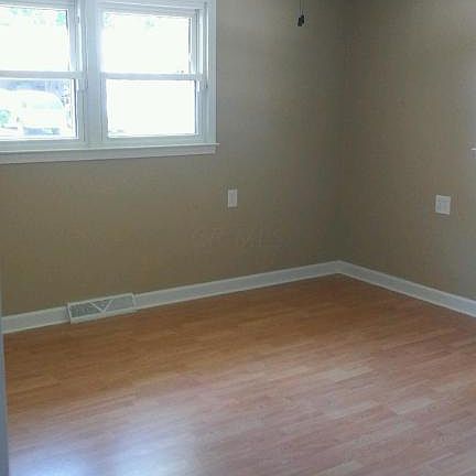 3rd image of 98 Flax Dr