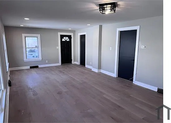 588 Summit St — Photo 8