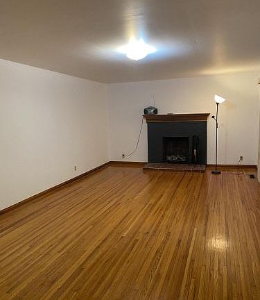 4th image of 216 Armory St