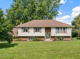 102 Ridgewood Dr, Council Bluffs, IA 51503