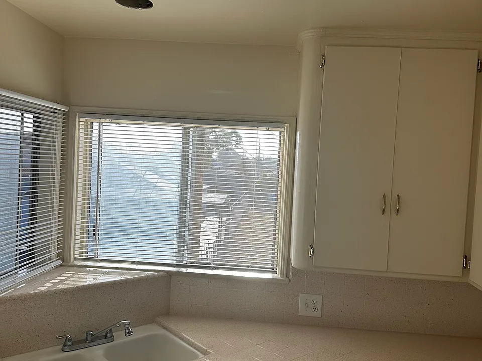 121 N Spring Ave #3