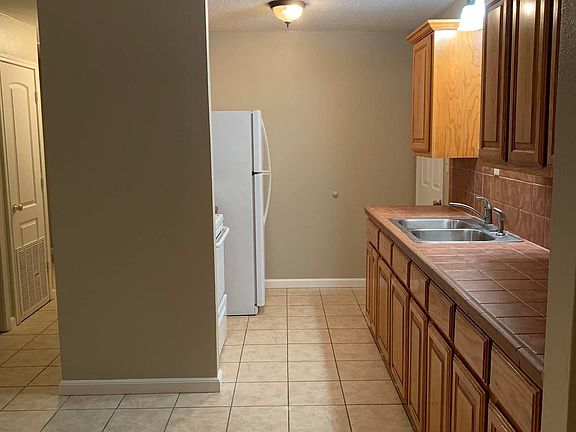 4th image of 1006 Siesta Dr