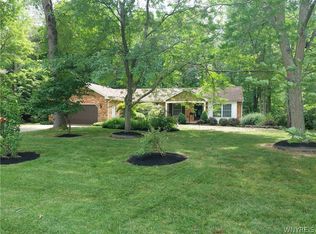 8257 Clarherst Dr, East Amherst, NY 14051