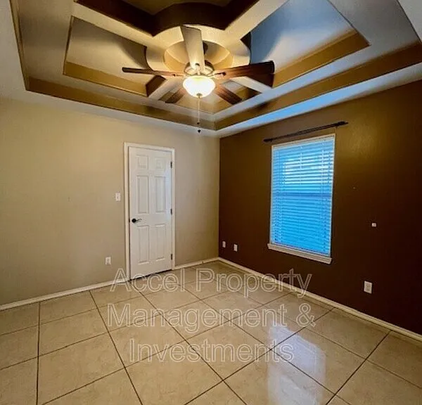 312 Kika De La Garza St — Photo 11