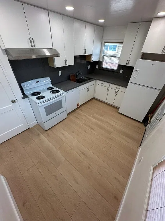 3 bed, 1000 sqft, $3,350 — Photo 4