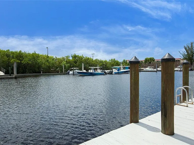 2048 Harbor Ln — Photo 31