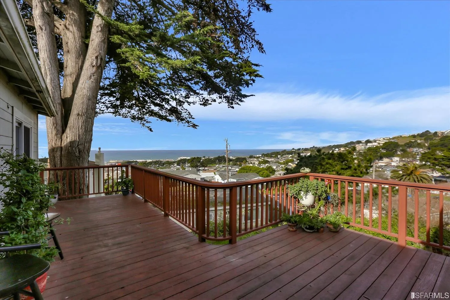 319 Manor Dr photo 1