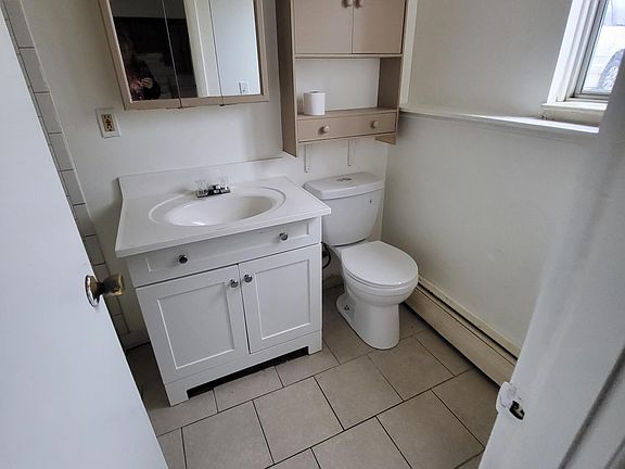 2nd image of 422 McGregor St #4