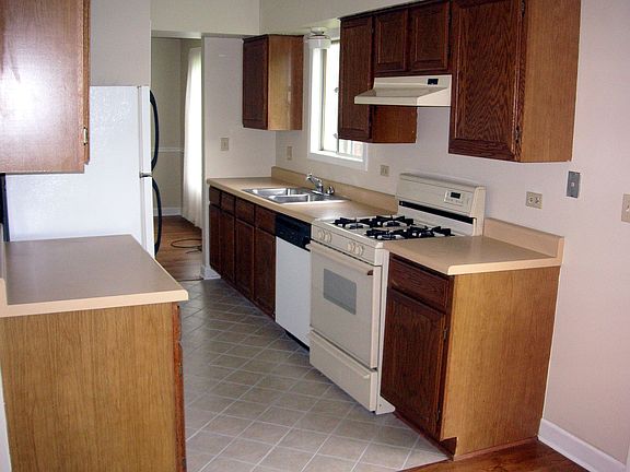 3rd image of 200 Ashford Ln
