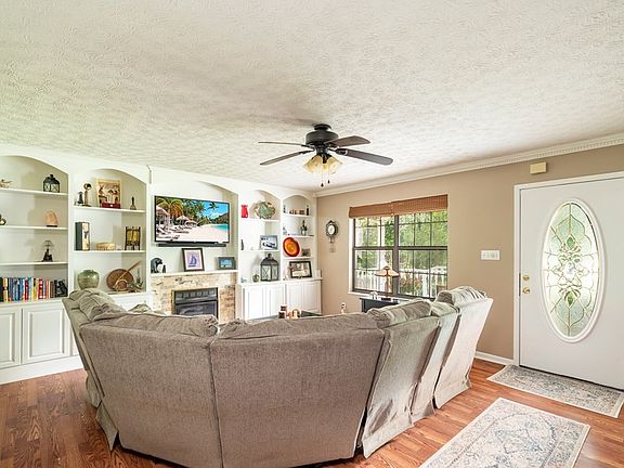 3rd image of 210 Winding Ridge Trl