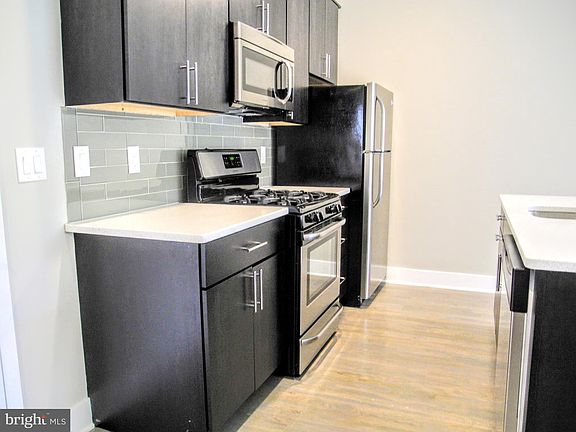 2nd image of 1607 Catharine St APT 2D