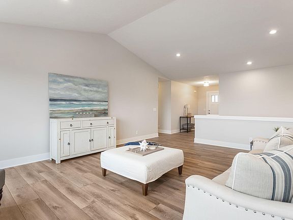 4th image of 3879 Elderberry Dr