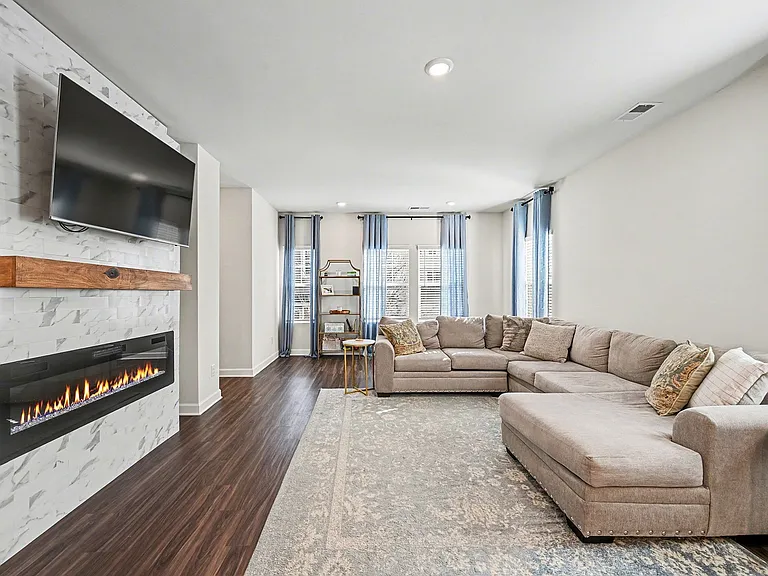 4012 Yucca Aly #1 — Photo 3
