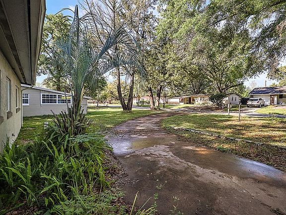 4th image of 1123 SE 35th Ave