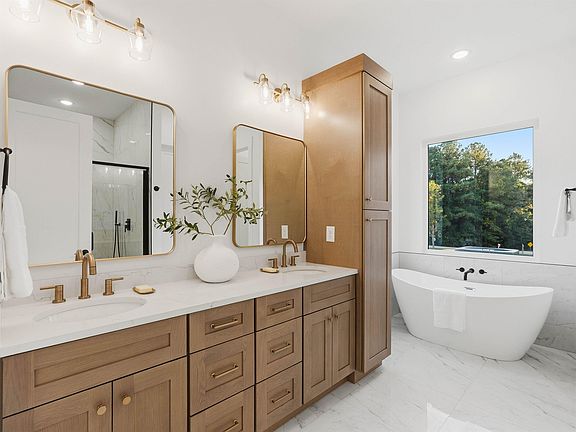 5th image of 110 Marseille Dr