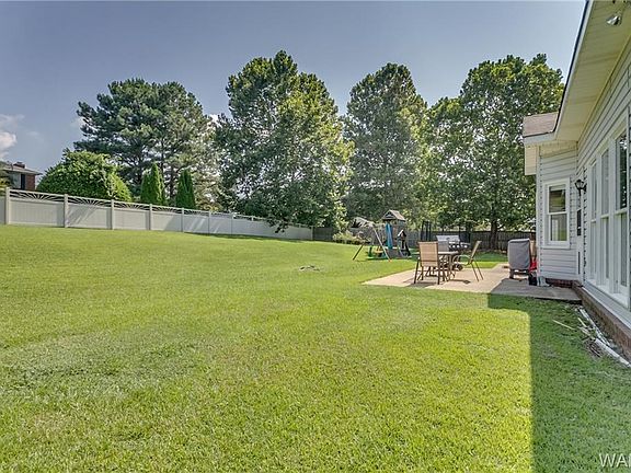 3rd image of 864 Amberwood Dr