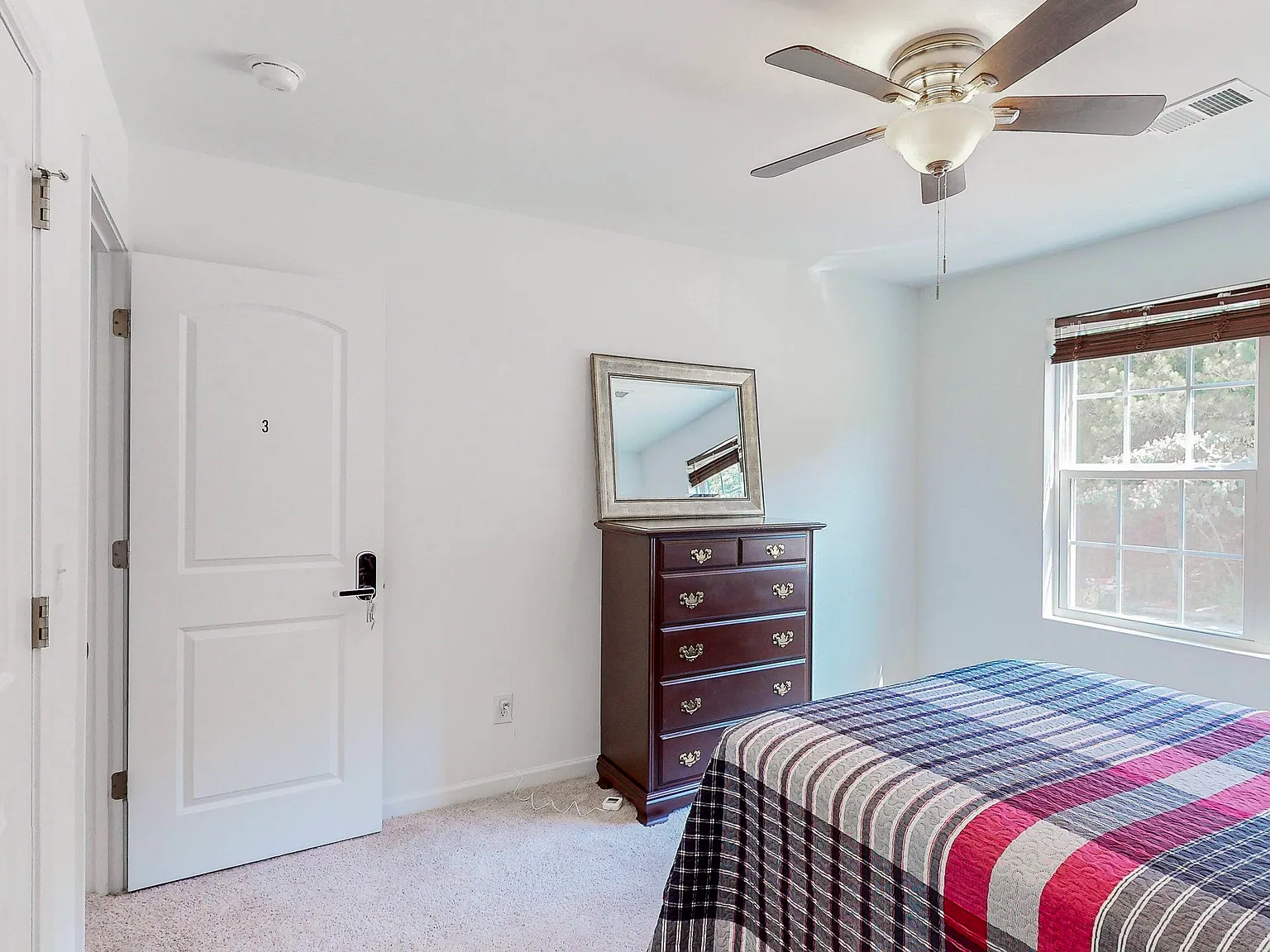 4 bed, 3.0 bath, 1866 sqft, $793 — Photo 1