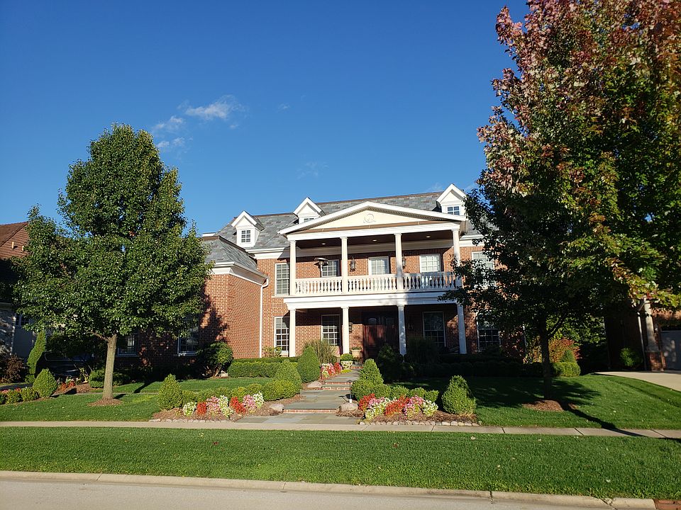 1st image of 216 Claremont Dr
