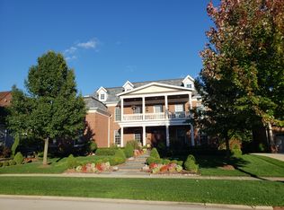 216 Claremont Dr, Naperville, IL 60540